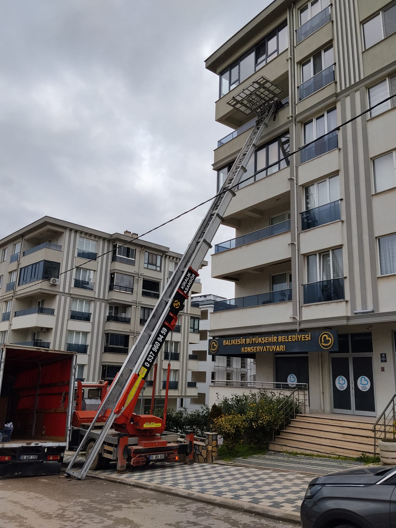 Uysal Asansör kiralık asansör hizmetinden çalışma görüntüsü
